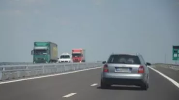 Un șofer a fost prins circulând cu 201 kilometri pe oră pe A3: Vitezomanul s-a ales cu amendă și a rămas pieton pentru 90 de zile