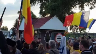 Peste 1000 de activişti din Republica Moldova au protestat la graniţa cu România, după ce liderul lor, George Simion, a fost expulzat