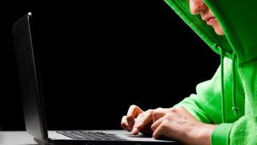 Un hacker american susține că a reușit să controleze motorul unui avion în timpul zborului