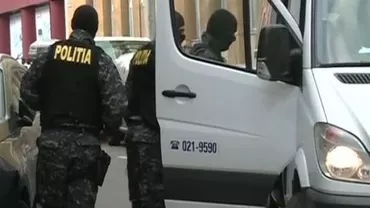 Treizeci de persoane implicate într-o rețea de proxenetism care exploata românce, arestate în România și Franța