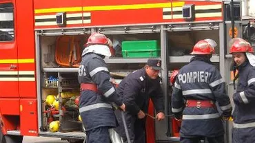 Mediaș: Un mort și două persoane intoxicate cu fum, în urma unui incendiu izbucnit într-un bloc