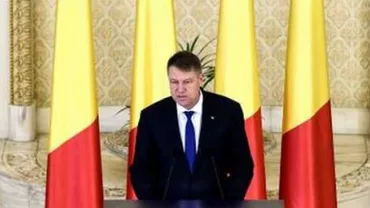 Klaus Iohannis poartă în vizitele oficiale ținute realizate special pentru el: Costumele sunt create manual și necesită aproximativ 80-100 de ore de muncă