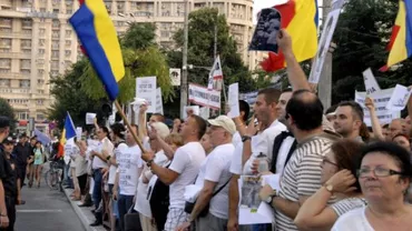 Sindicaliștii din administrația locală protestează în Piața Victoriei, cerând creșterea salariilor