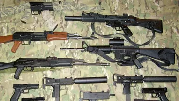 Arme, cocktailuri Molotov şi explozibil, depistate la două adrese din Chişinău