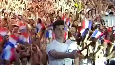 Nisa: Un adolescent a stabilit recordul pentru cel mai mare selfie din lume. Tânărul a surprins 2.530 de oameni într-o singură fotografie (VIDEO)