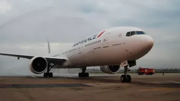 Un avion care zbura de la Tokyo la Paris a aterizat de urgență din cauza unor probleme la unul dintre motoare