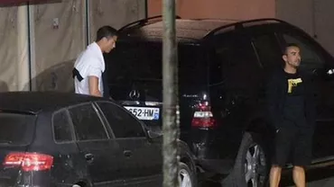 Ronaldo a fost surpins de paparazzi în timp ce își făcea nevoile pe o mașină de lux, după ce a petrecut într-un club exclusivist din Saint Tropez (FOTO)