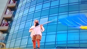 Cazul Rarinca: Unul dintre protestatarii din fața sediului CSM s-a urcat pe clădire