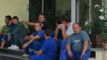 Mai mulţi disponibilizaţi de la Oltchim au intrat în greva foamei, în faţa sediului Guvernului României: Vâlcenii nu şi-au primit salariile compensatorii, deşi au trecut doi ani de când au fost concediaţi