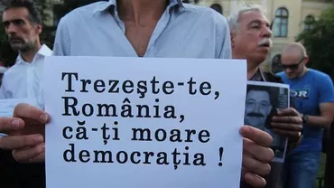 Proteste simultane în București și Cluj. Oamenii cer demisia premierului Victor Ponta (VIDEO)
