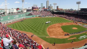 O spectatoare a fost rănită în timpul unui meci de baseball pe Fenway Park