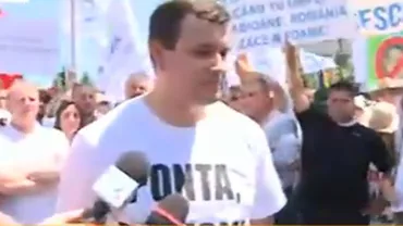 Protest în Piața Victoriei: Sute de oameni vor să tragă un semnal de alarmă guvernului și cer demisia premierului. PMP, organizatorul protestului, amendat cu 10.000 de lei (VIDEO)