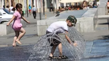 Canicula pune stăpânire pe întreaga ţară în acest weekend, însă nu scăpăm nici de furtuni (VIDEO)