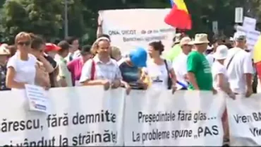 Bucureștenii cu datorii în franci elvețieni au ieșit în stradă: Ei acuză atitudinea părtinitoare a BNR care protejează instituţiile bancare (VIDEO)