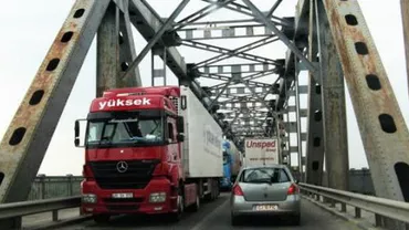Traficul rutier pe podul de la Giurgiu, îngreunat din cauza lucrărilor de reabilitare