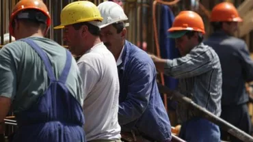 Diaspora ajută cu bani grei România: Românii care lucrează în străinătate au trimis anul trecut acasă 4,2 miliarde de euro, adică mai mulţi bani decât au investit străinii la noi