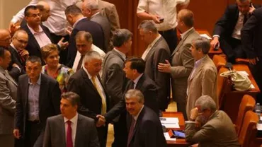 Parlamentul descreieraților: "Cel mai mare azil din Europa, construit pentru cei dependenţi de iluzia puterii"