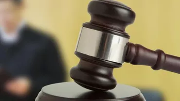 O adolescentă din Gorj, condamnată de judecători să nu meargă trei luni la discotecă după ce a fost găsită vinovată că și-a ucis copilul abia născut