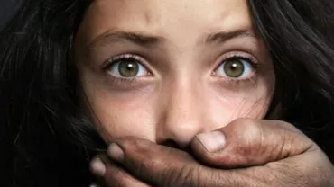 Daily Mail continuă campania negativă la adresa României: Tabloidul britanic acuză că niște români ar fi încercat să răpească mai mulți copii britanici