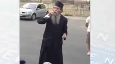 Piatra Neamț: Un preot beat a ajuns vedetă pe internet după ce i-a invitat pe taximetriștii din zona gării să bea un pahar de vin cu el (VIDEO)