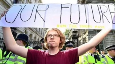 Mii de persoane manifestează la Londra împotriva politicii de austeritate impusă de Cameron
