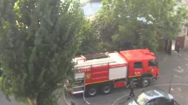 Ploiești: O femeie de 46 de ani a amenințat că se aruncă în gol de pe acoperișul unui bloc pentru că a fost evacuată dintr-o casă naționalizată