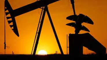 Prețurile petrolului scad din cauza crizei datoriilor din Grecia și a declinului pieței de capital din China