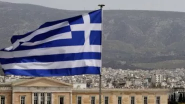 Turiştii care vizitează Grecia, sfătuiţi să aibă la ei bani în numerar şi medicamente de bază