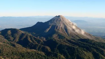 Mexic: Sute de persoane au fost evacuate după erupția vulcanului Colima