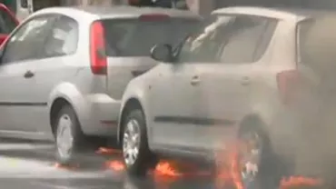Trei mașini în flăcări în centrul Capitalei (VIDEO)