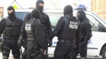 Polițiștii și procurorii efectuează percheziții la Direcția de Sănătate Publică din București și la domiciliile a cinci persoane, într-un dosar de delapidare (VIDEO)