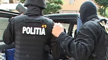 Percheziţii în cinci judeţe la locuinţele unor persoane suspectate de trafic de droguri de mare risc