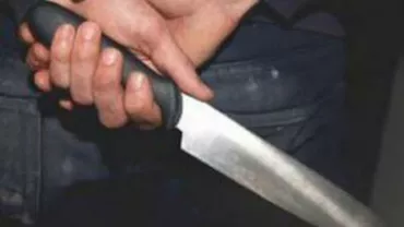 Un copil de 10 ani a înjunghiat o fată cu trei ani mai mare, pe motiv că se certa cu sora lui