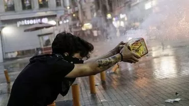Atentatul din Turcia: Proteste violente şi măsuri de securitate sporite, după atacul de la Suruc