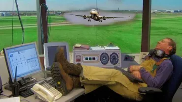 SUA: Un controlor de trafic a fost găsit beat și adormit în timpul serviciului