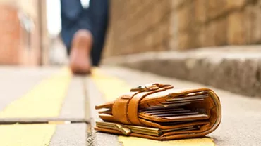 Caraș-Severin: Portofel cu peste 1000 de lei, înapoiat proprietarei, după ce aceasta l-a pierdut