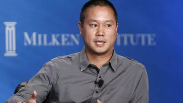 Las Vegas: Un milionar trăiește alături de animalul său, o alpaca, într-un parc de rulote