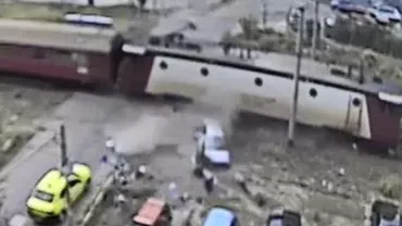 Accident feroviar la bariera BJATM din Iași: Un tren a intrat în plin într-un Matiz