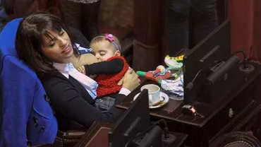 O membră a Parlamentului Argentinian și-a alăptat copilul în timpul unei ședințe parlamentare