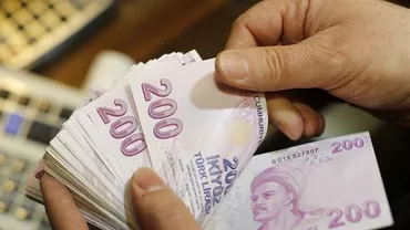 Lira turcească ar putea atinge un minim istoric, în contextul operațiunilor militare împotriva bazelor Statului Islamic în Siria