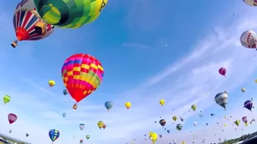 Record mondial în Franța: 433 de baloane cu aer cald au plutit în acelaşi timp pe cer (VIDEO)