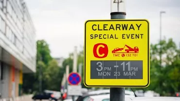Semne de trafic care folosesc tehnologia cu cerneală electronică, montate pe străzi din Sydney