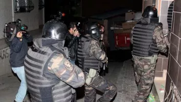 Guvernul turc: 1.302 de persoane au fost arestate în cadrul unei operațiuni împotriva militanților PKK