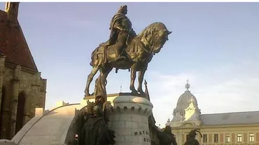 Cluj: Statuia lui Matei Corvin a fost vandalizată (FOTO)