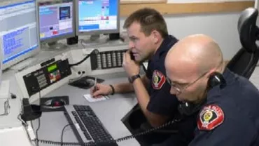 SUA: Dispecerul serviciului de urgențe i-a închis telefonul unei tinere care încerca să-și țină în viață prietenul împușcat (VIDEO)