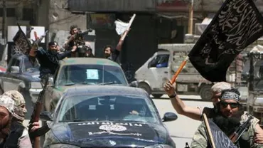 Gruparea afiliată rețelei Al-Qaida în Siria prezintă într-o înregistrare video captura de rebeli antrenaţi de către SUA