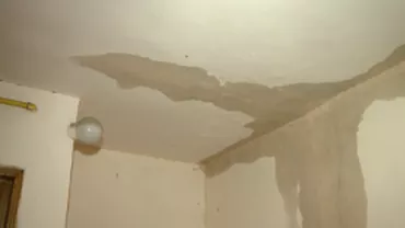 Cei care își inundă vecinii ar putea plăti amenzi de până la 10.000 de lei (VIDEO)