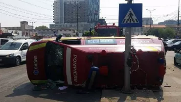 Timișoara: O ambulanță SMURD s-a răsturnat într-o intersecție a orașului după ce a intrat în coliziune cu un autoturism