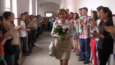 Carmen Iohannis și-a arătat intenţia de a continua să predea la Colegiul Naţional “Gheorghe Lazăr”