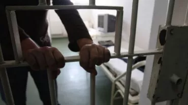 Bârlad: Femeia care și-a tranșat bebelușul și l-a călcat în picioare în fața copilului de patru ani și a nepotului de șapte ani rămâne în arest preventiv
